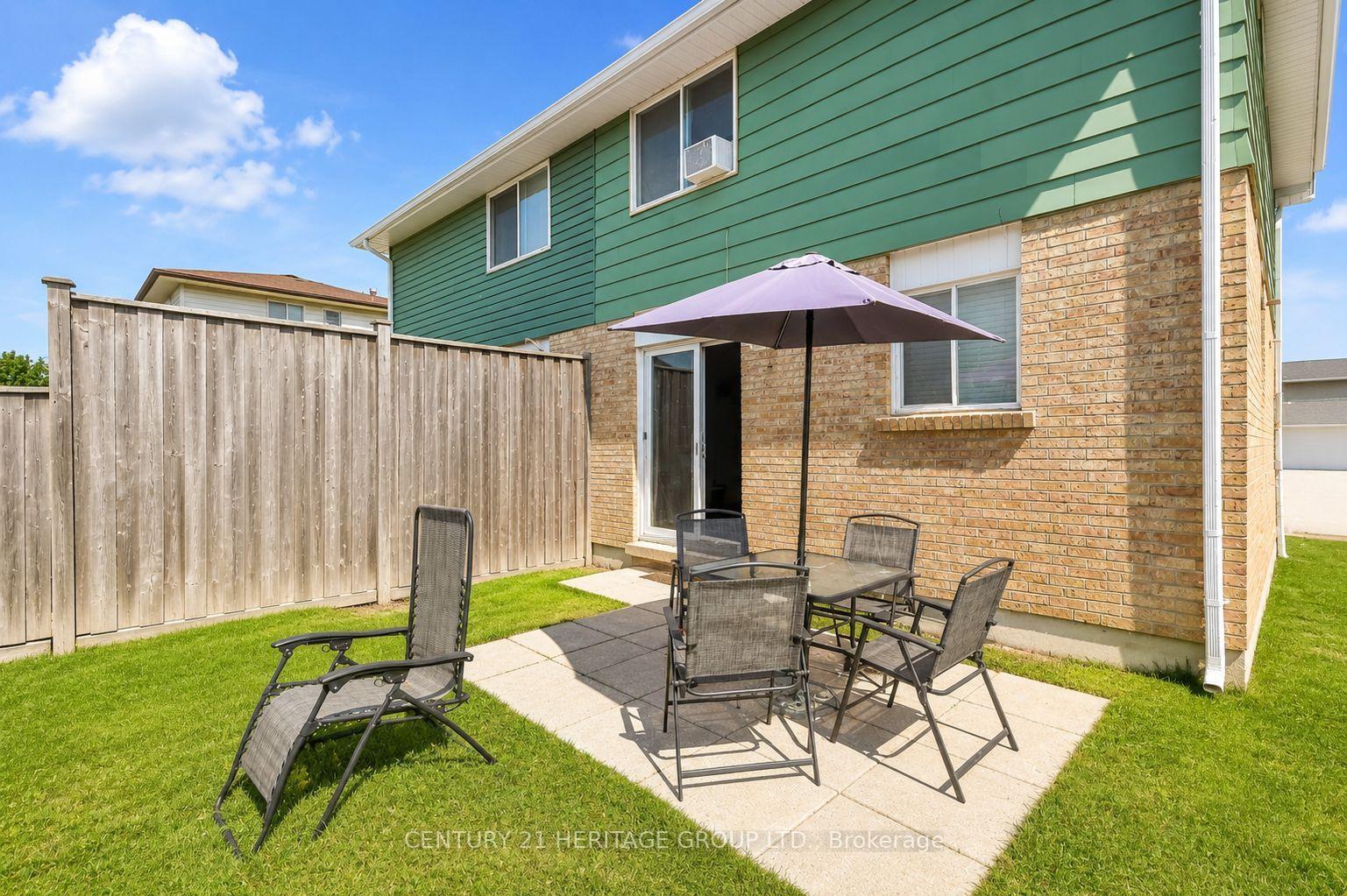 Photo 15 of 85 Chaucer Crescent, Barrie, Letitia Heights — HOMEH