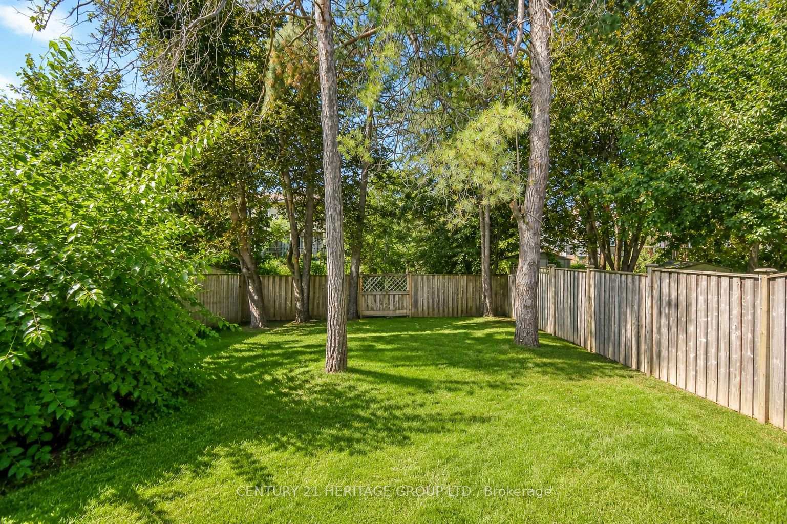 Photo 16 of 85 Chaucer Crescent, Barrie, Letitia Heights — HOMEH