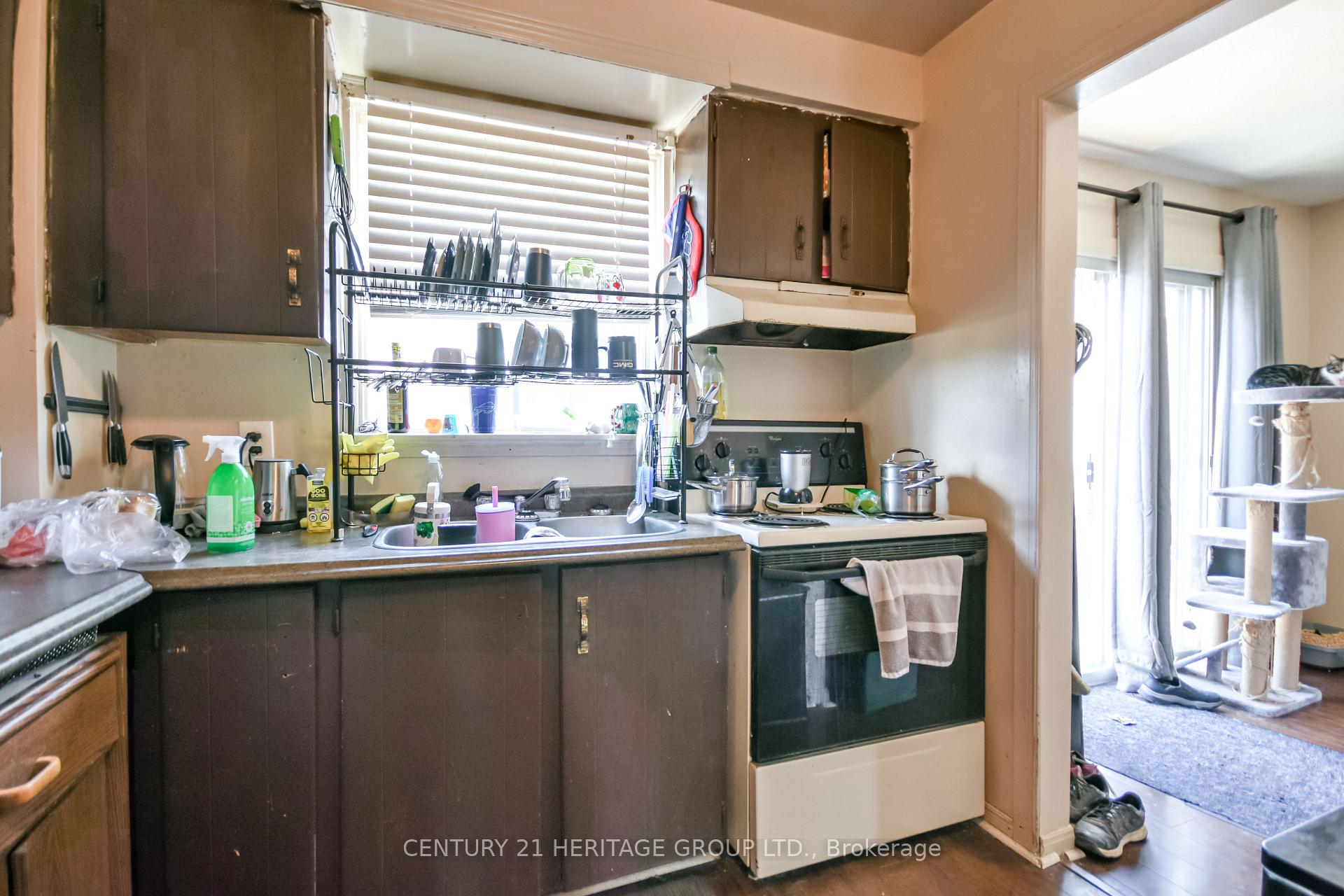 Photo 21 of 85 Chaucer Crescent, Barrie, Letitia Heights — HOMEH