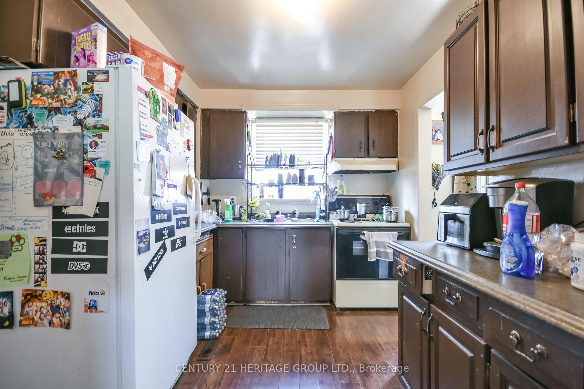 Photo 22 of 85 Chaucer Crescent, Barrie, Letitia Heights — HOMEH