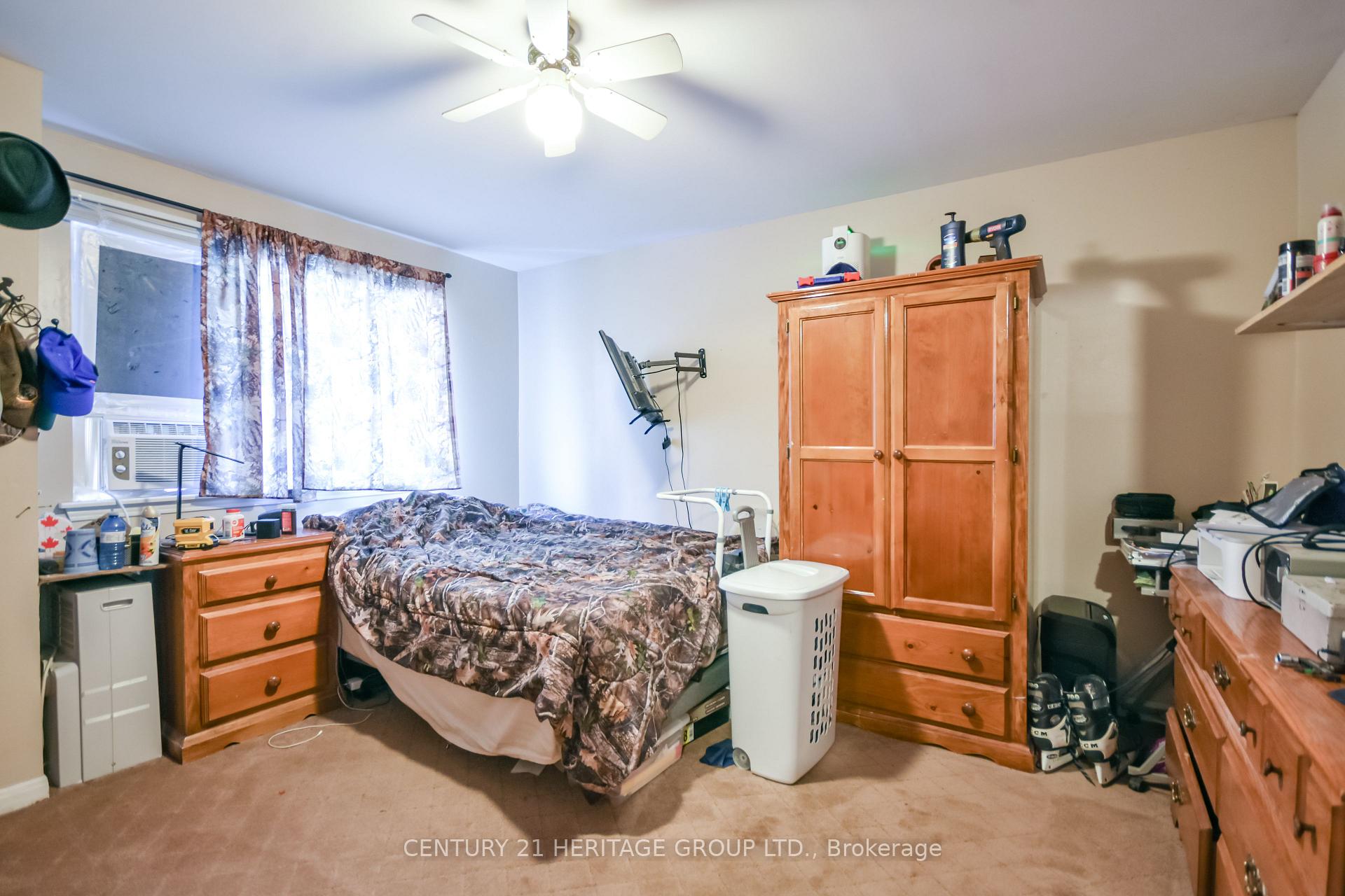 Photo 23 of 85 Chaucer Crescent, Barrie, Letitia Heights — HOMEH