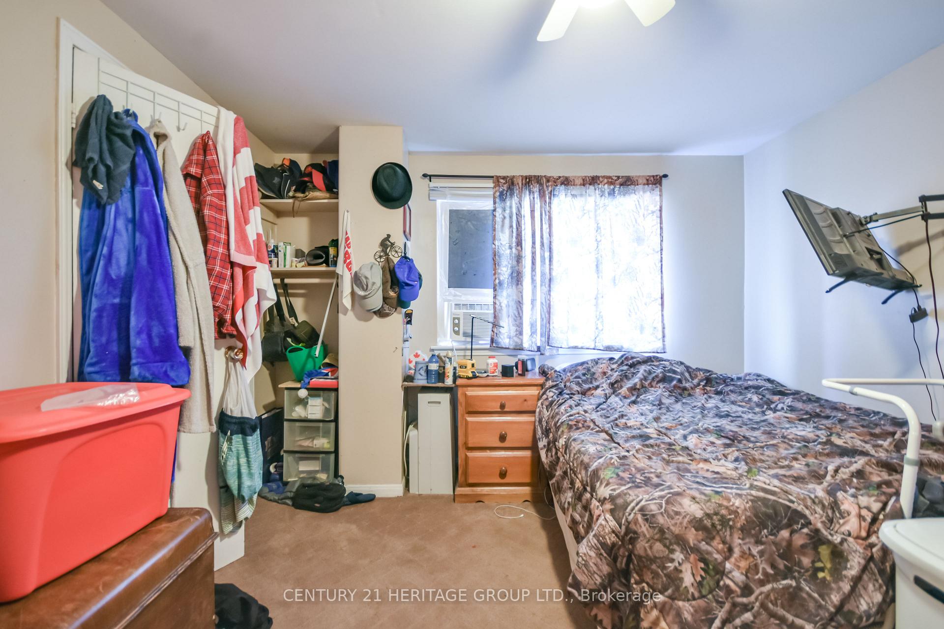 Photo 24 of 85 Chaucer Crescent, Barrie, Letitia Heights — HOMEH