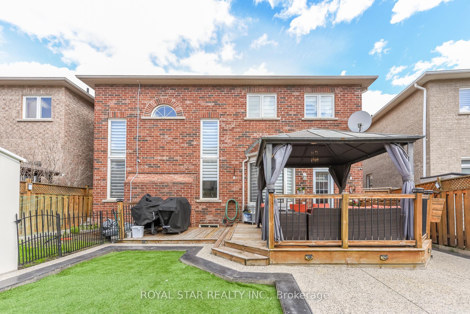 Photo 4 of 38 Robitaille Drive, Brampton, Sandringham-Wellington — HOMEH