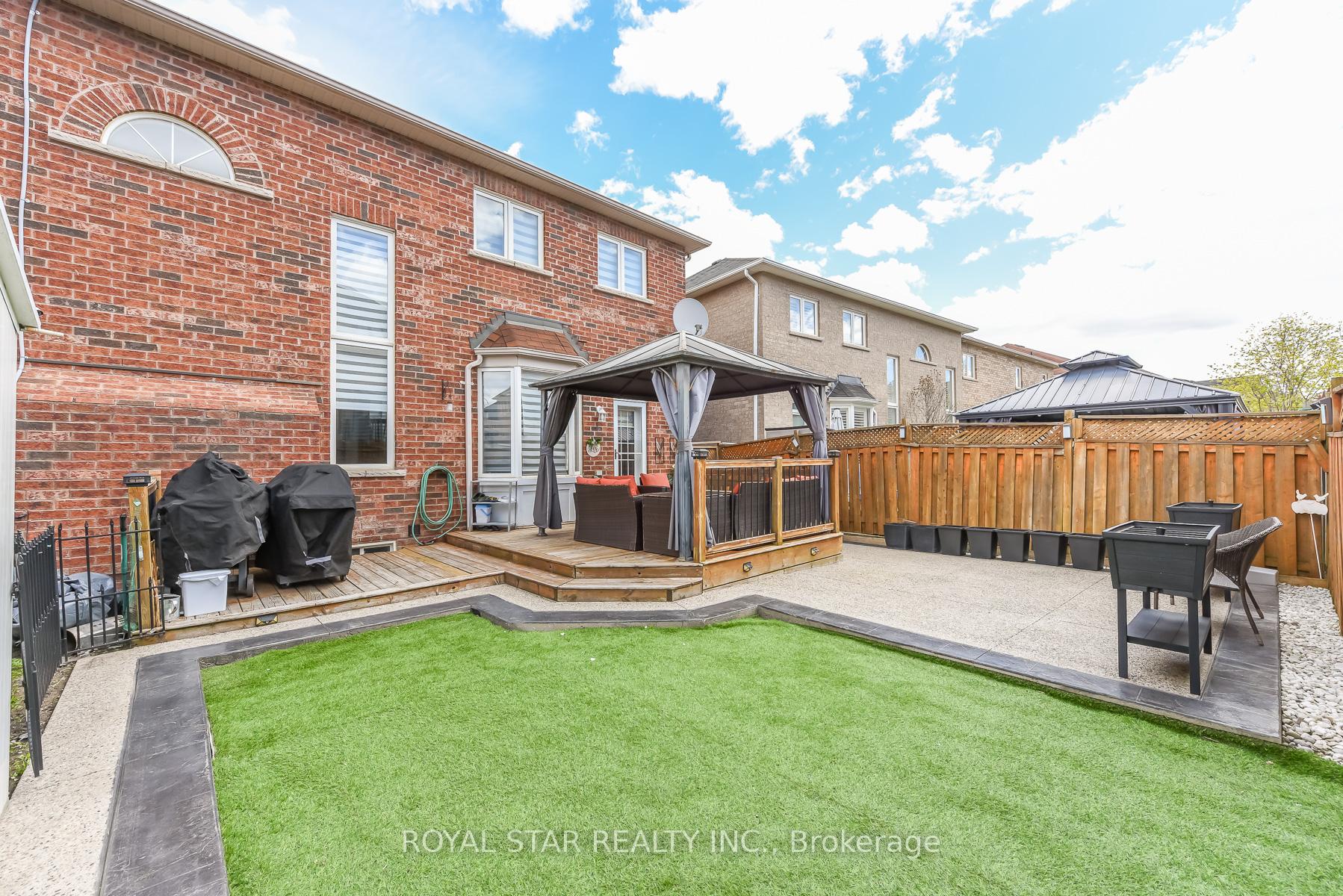 Photo 5 of 38 Robitaille Drive, Brampton, Sandringham-Wellington — HOMEH