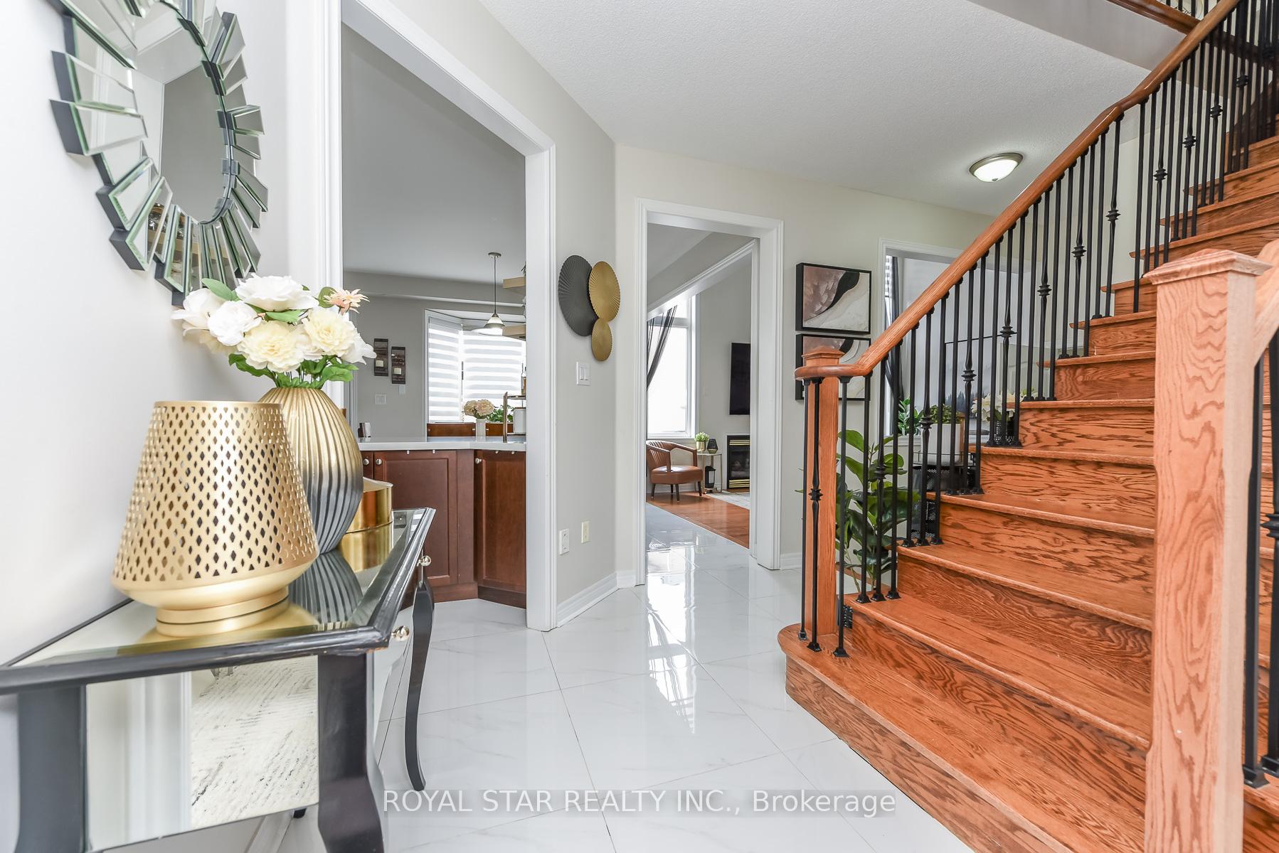 Photo 12 of 38 Robitaille Drive, Brampton, Sandringham-Wellington — HOMEH