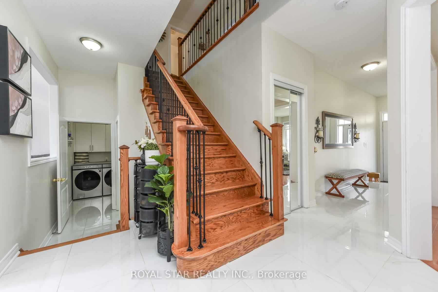 Photo 13 of 38 Robitaille Drive, Brampton, Sandringham-Wellington — HOMEH