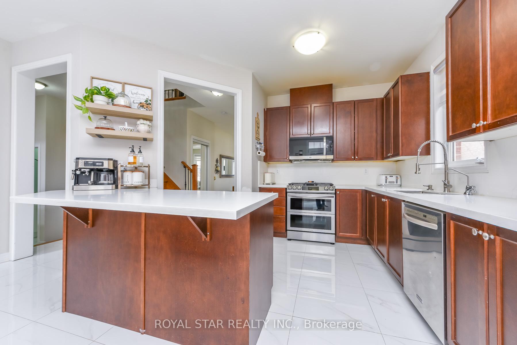 Photo 21 of 38 Robitaille Drive, Brampton, Sandringham-Wellington — HOMEH