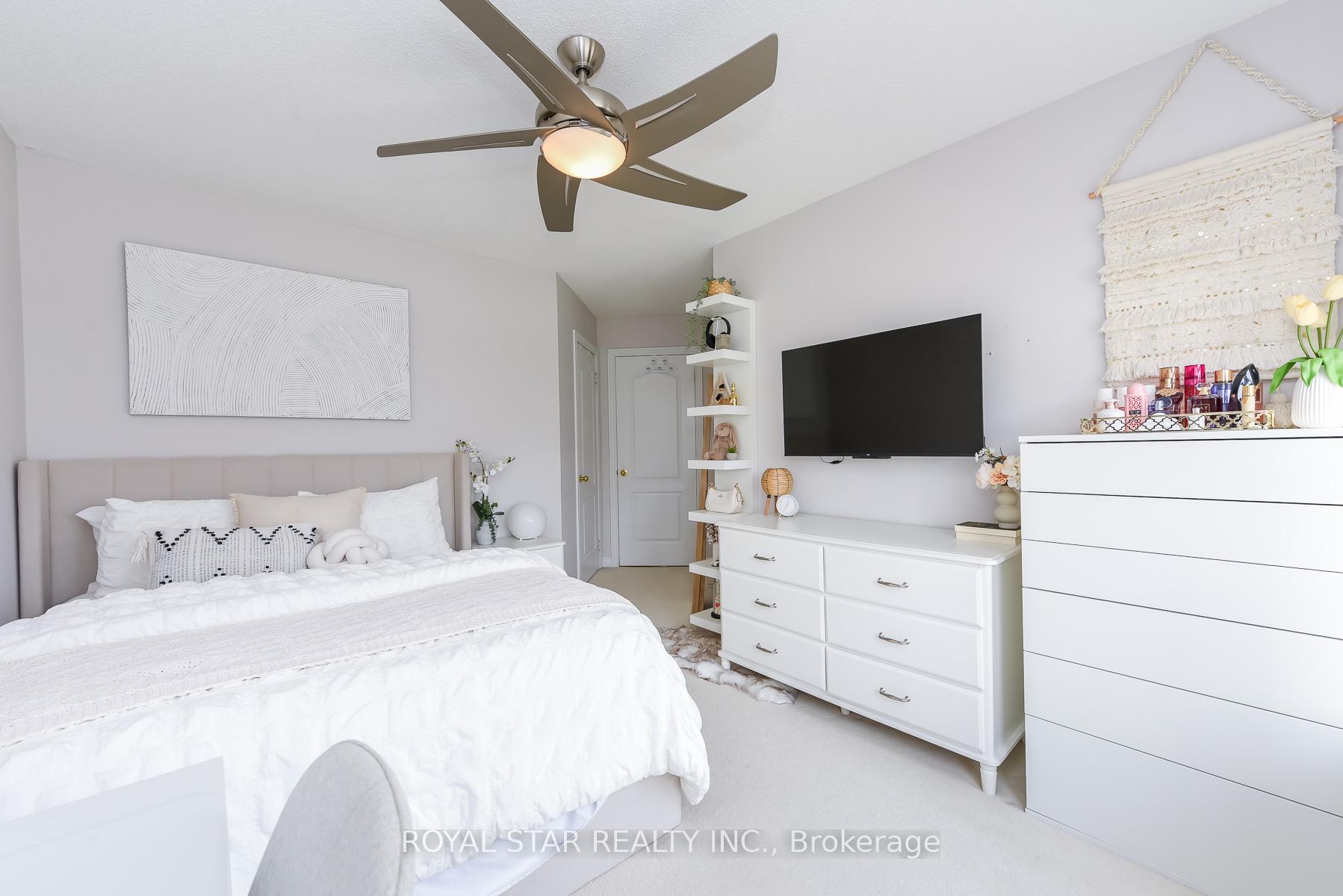 Photo 33 of 38 Robitaille Drive, Brampton, Sandringham-Wellington — HOMEH