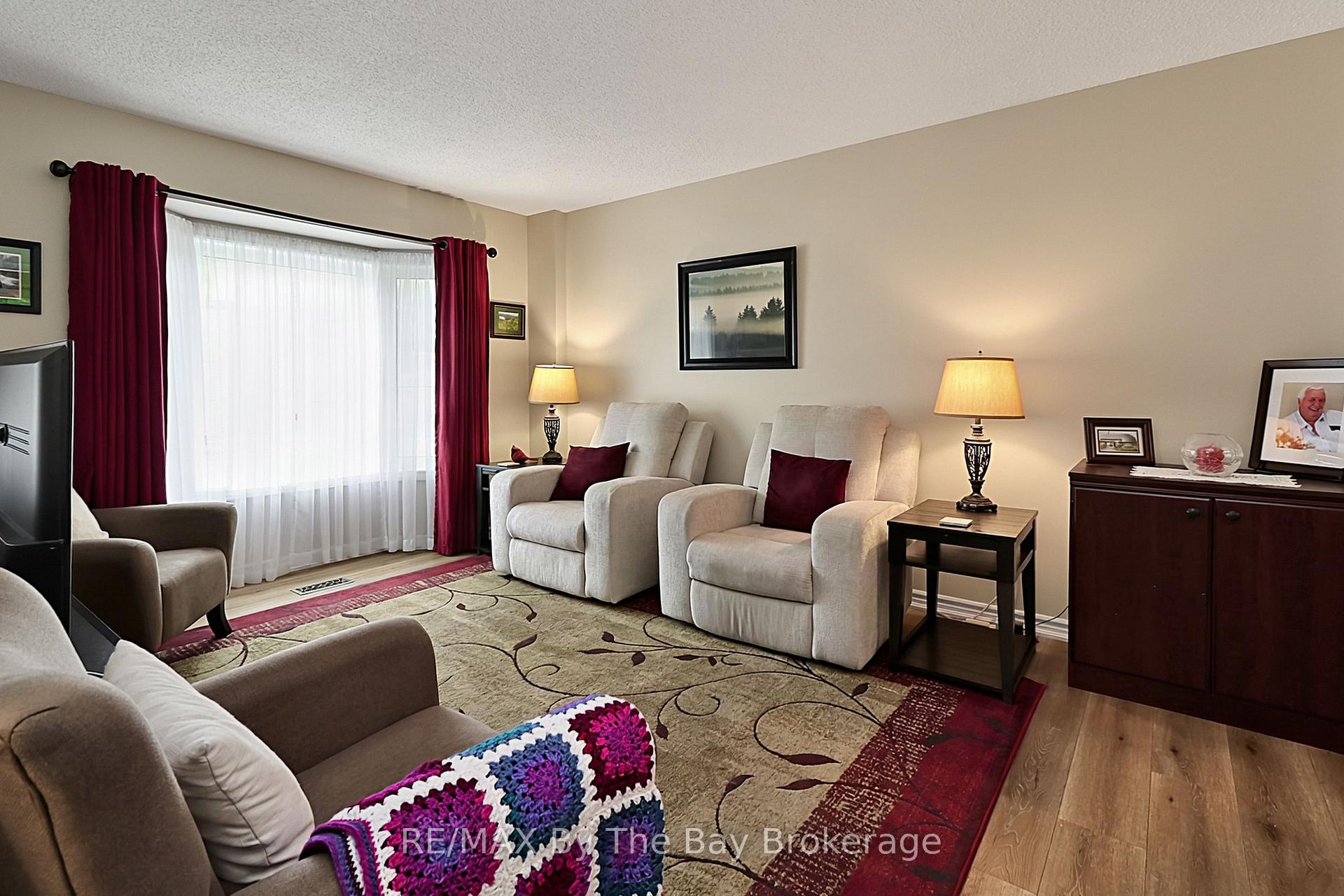Photo 4 of 49 Royal Beech Drive, Wasaga Beach — HOMEH