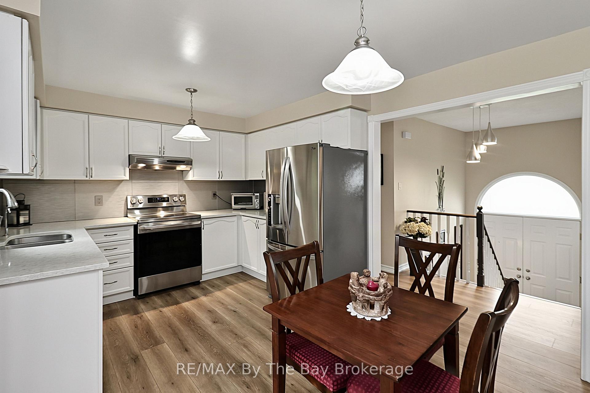 Photo 6 of 49 Royal Beech Drive, Wasaga Beach — HOMEH