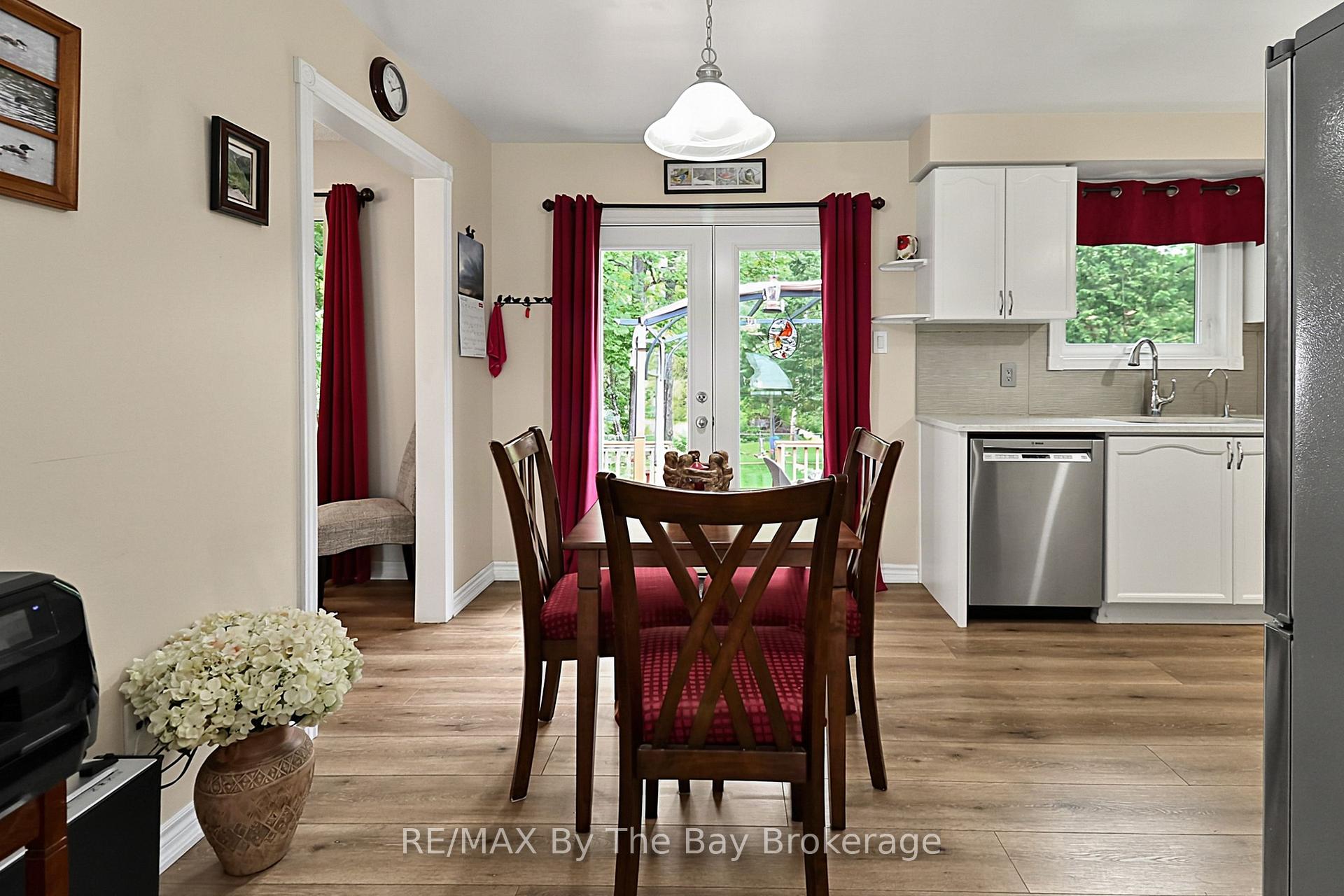 Photo 16 of 49 Royal Beech Drive, Wasaga Beach — HOMEH