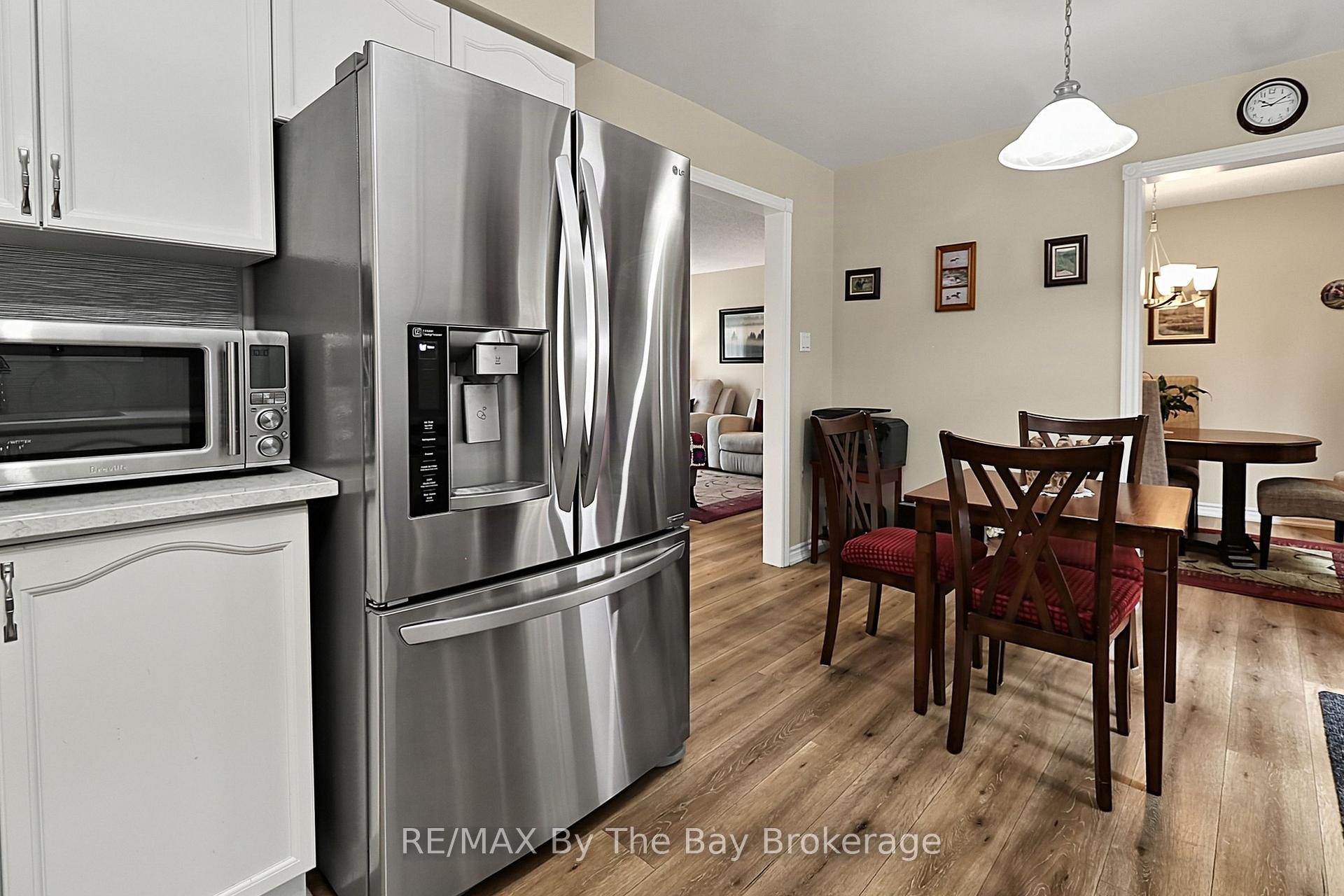 Photo 20 of 49 Royal Beech Drive, Wasaga Beach — HOMEH