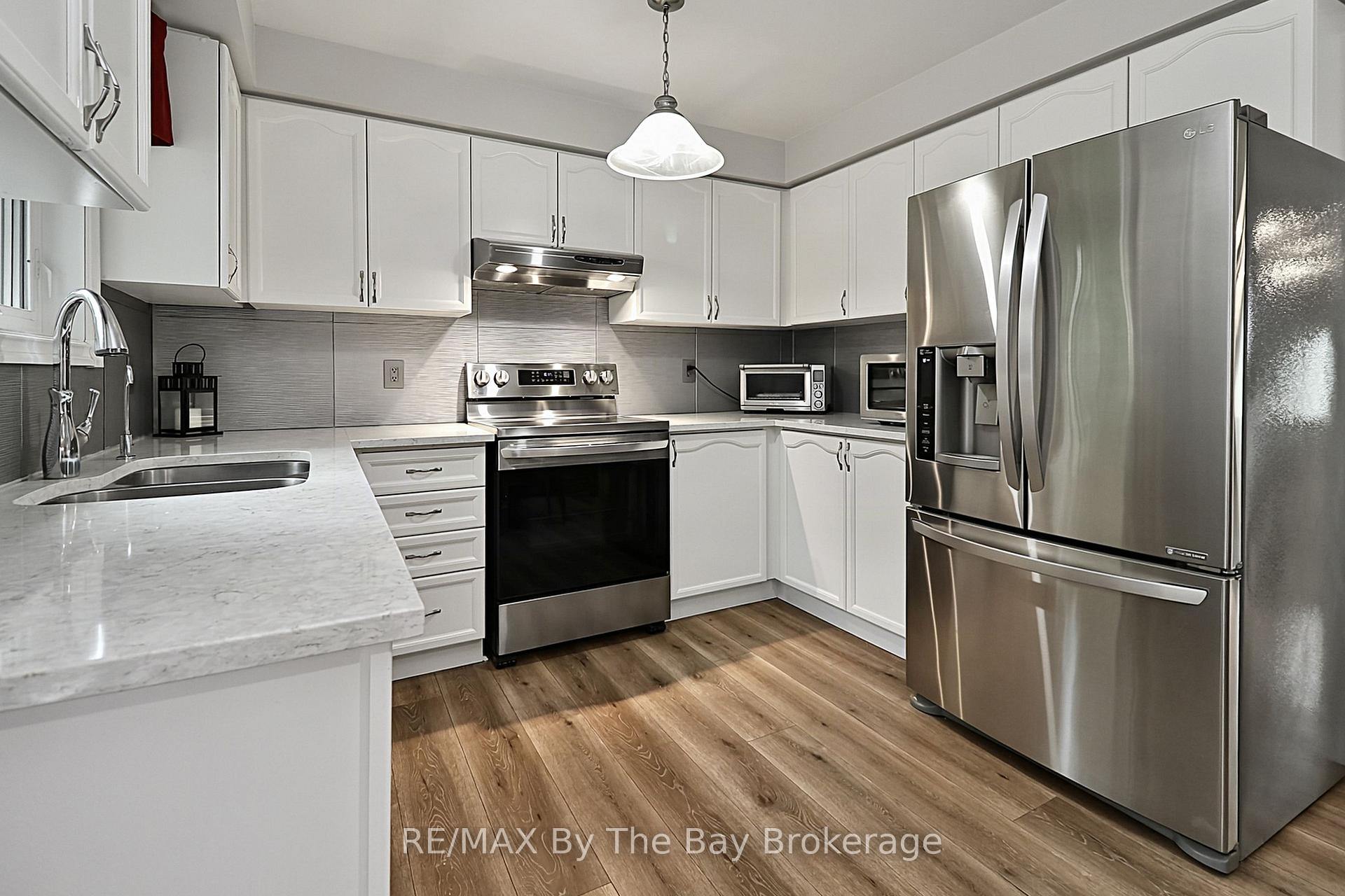 Photo 21 of 49 Royal Beech Drive, Wasaga Beach — HOMEH
