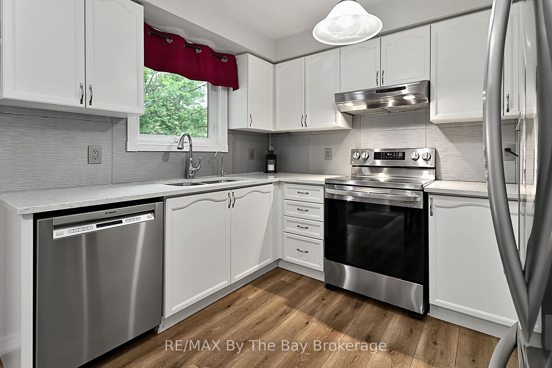 Photo 22 of 49 Royal Beech Drive, Wasaga Beach — HOMEH