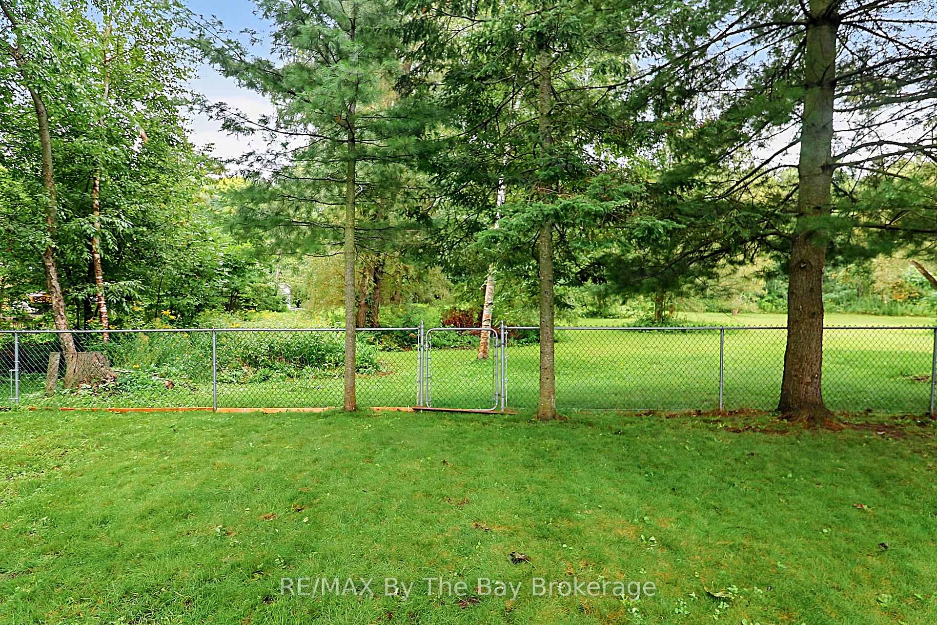 Photo 29 of 49 Royal Beech Drive, Wasaga Beach — HOMEH