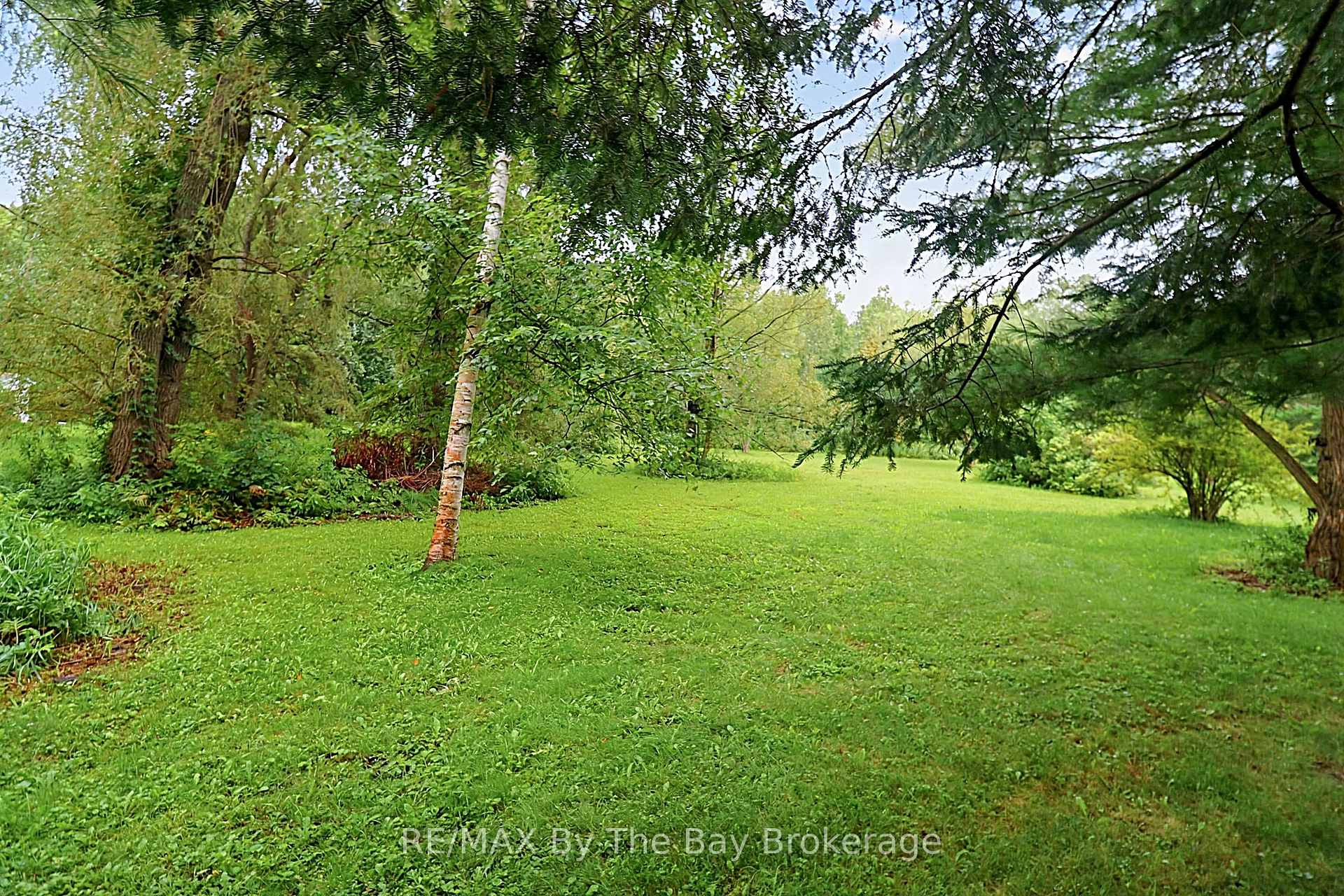 Photo 31 of 49 Royal Beech Drive, Wasaga Beach — HOMEH