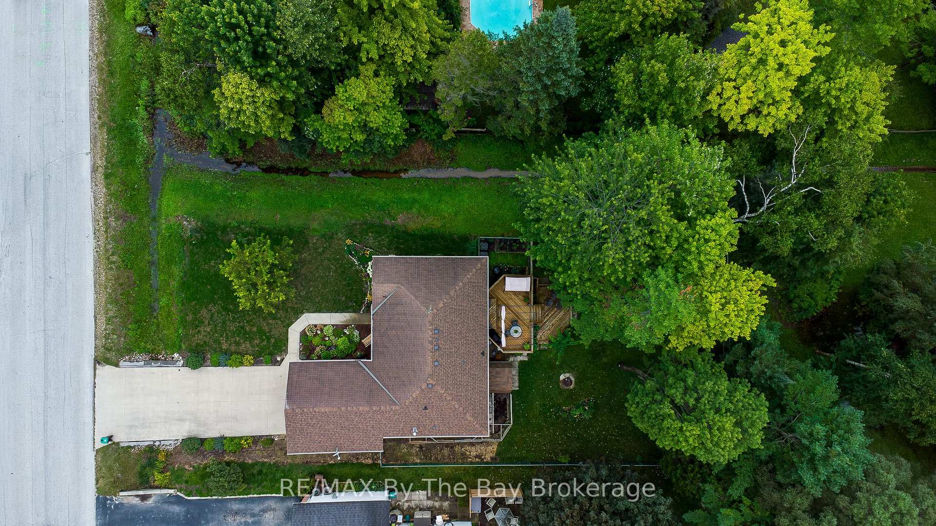 Photo 32 of 49 Royal Beech Drive, Wasaga Beach — HOMEH