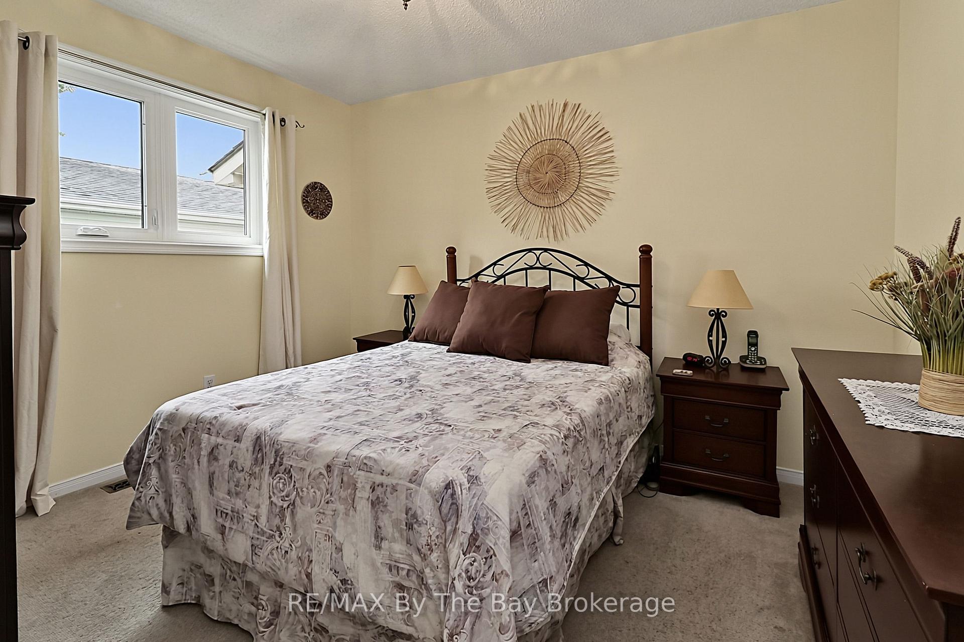 Photo 37 of 49 Royal Beech Drive, Wasaga Beach — HOMEH