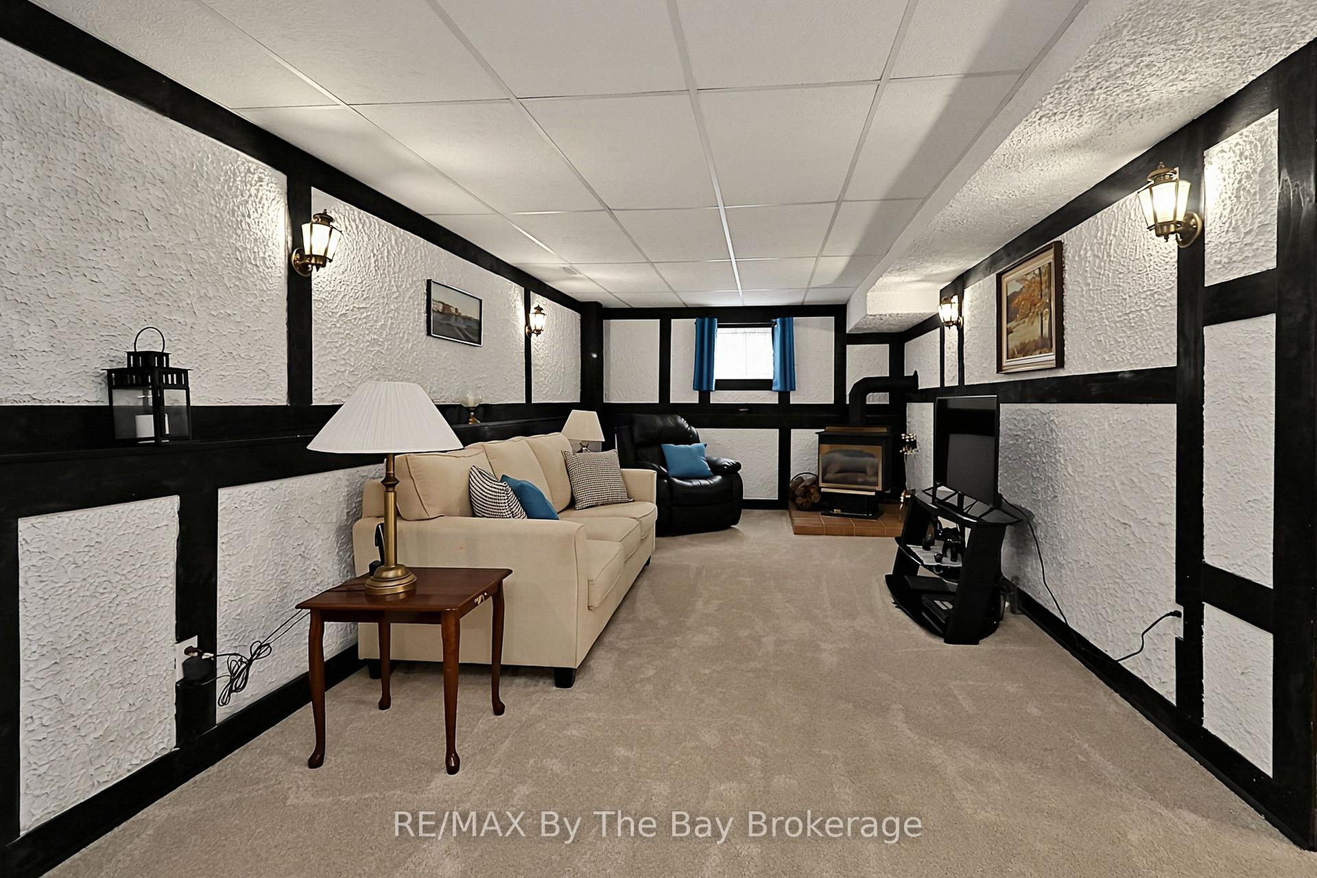 Photo 40 of 49 Royal Beech Drive, Wasaga Beach — HOMEH