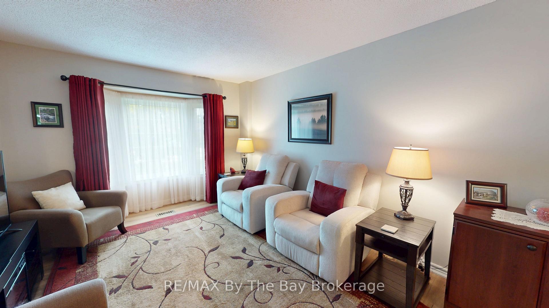 Photo 17 of 49 Royal Beech Drive, Wasaga Beach — HOMEH