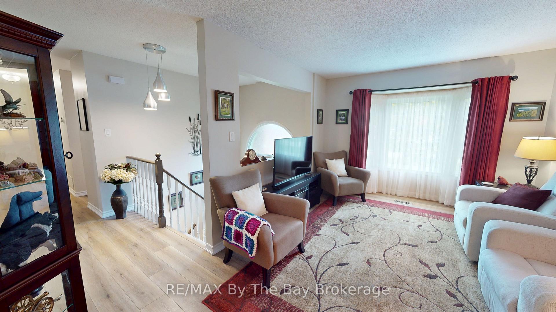 Photo 19 of 49 Royal Beech Drive, Wasaga Beach — HOMEH