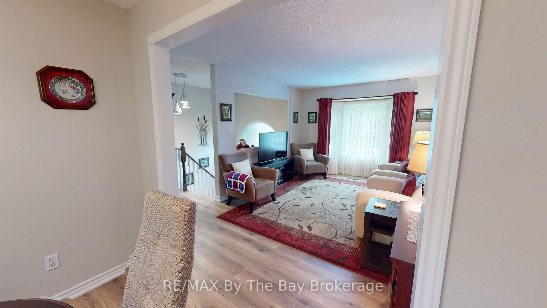 Photo 24 of 49 Royal Beech Drive, Wasaga Beach — HOMEH
