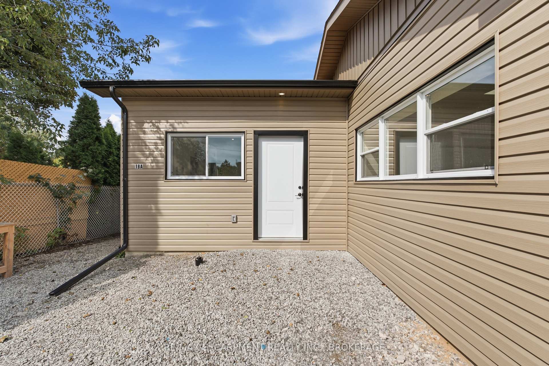 Photo 2 of Unit 3, 18 Princess Street, St. Catharines, E. Chester — HOMEH