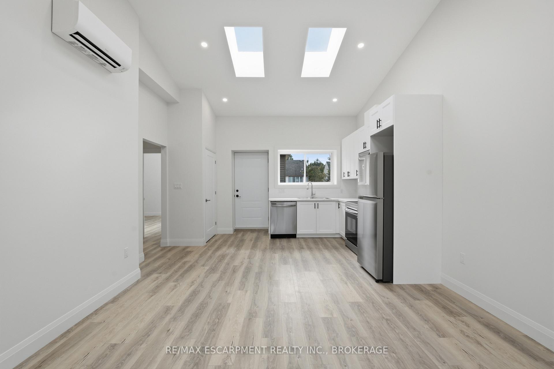 Photo 3 of Unit 3, 18 Princess Street, St. Catharines, E. Chester — HOMEH