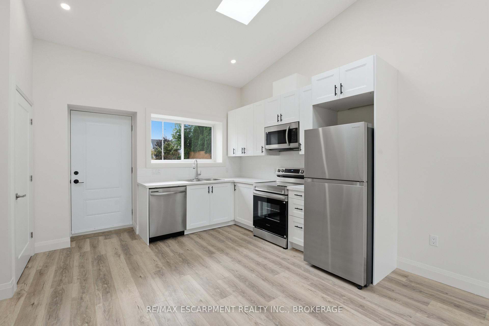 Photo 4 of Unit 3, 18 Princess Street, St. Catharines, E. Chester — HOMEH