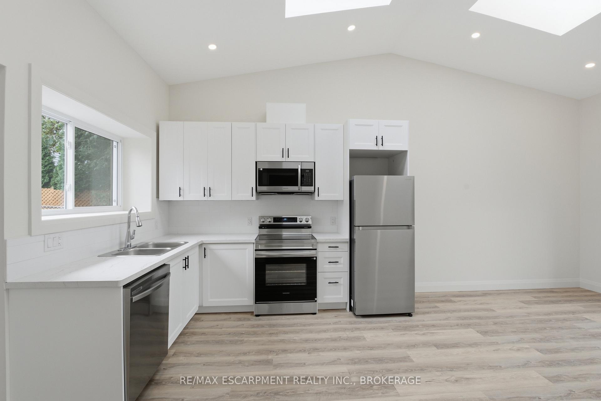 Photo 5 of Unit 3, 18 Princess Street, St. Catharines, E. Chester — HOMEH