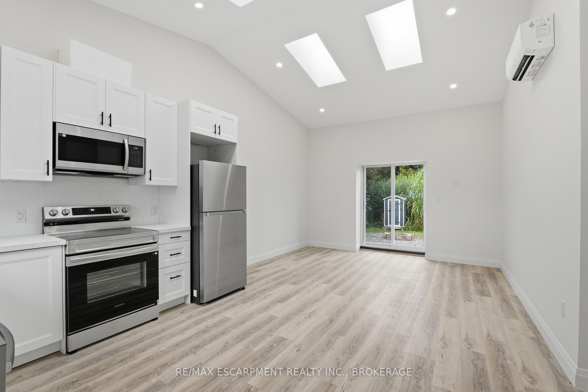 Photo 6 of Unit 3, 18 Princess Street, St. Catharines, E. Chester — HOMEH