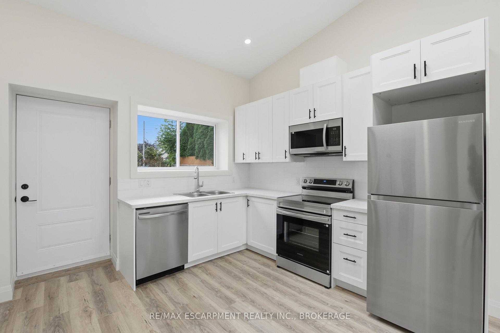 Photo 8 of Unit 3, 18 Princess Street, St. Catharines, E. Chester — HOMEH