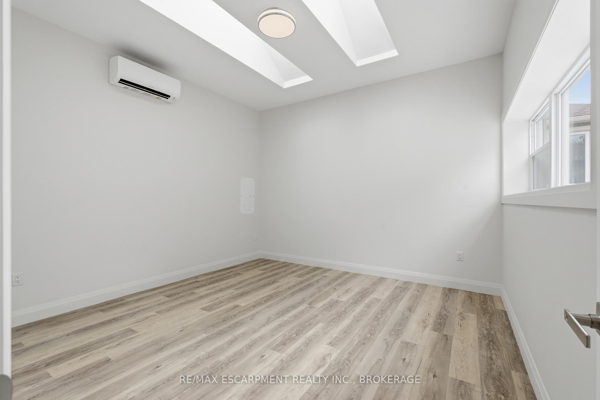 Photo 12 of Unit 3, 18 Princess Street, St. Catharines, E. Chester — HOMEH