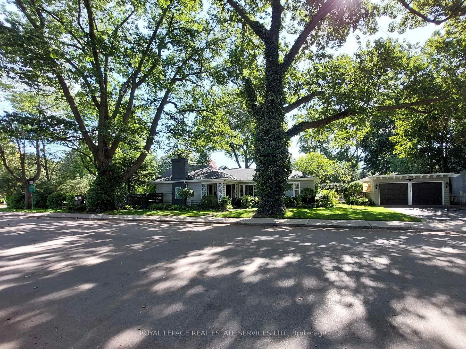 Photo 2 of 344 Maple Avenue, Oakville, Old Oakville — HOMEH