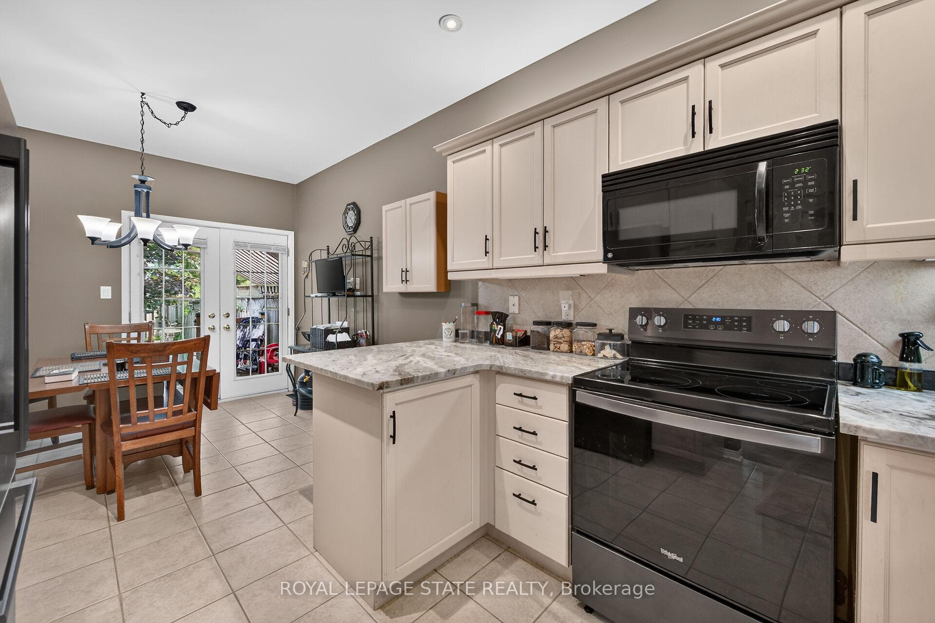 Photo 11 of 159 Thoroughbred Boulevard, Hamilton, Meadowlands — HOMEH