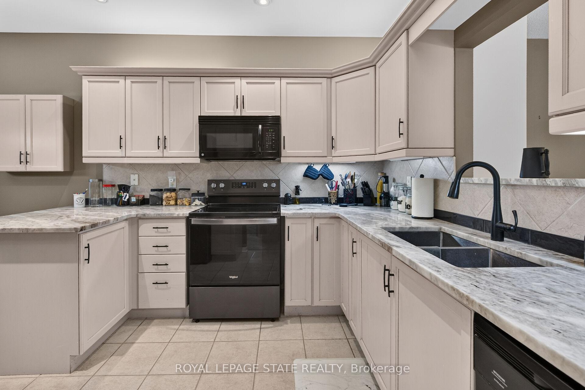Photo 13 of 159 Thoroughbred Boulevard, Hamilton, Meadowlands — HOMEH