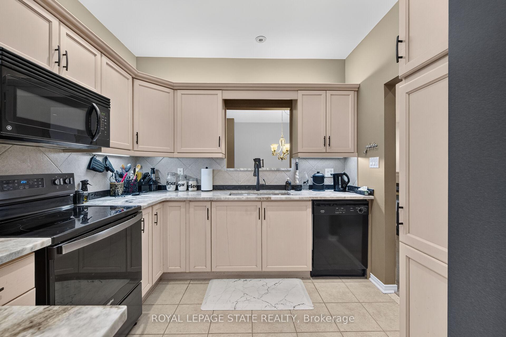 Photo 14 of 159 Thoroughbred Boulevard, Hamilton, Meadowlands — HOMEH
