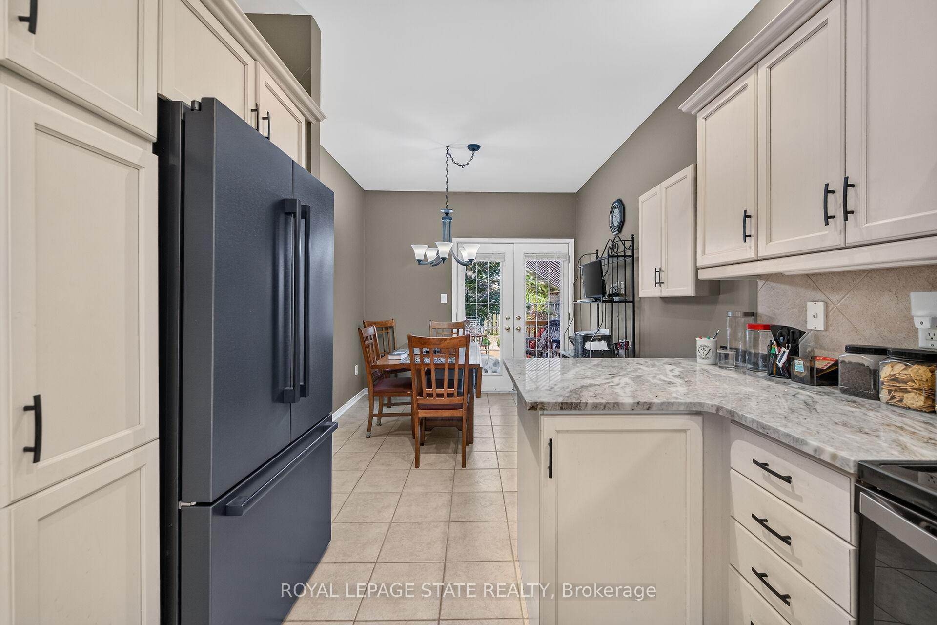 Photo 18 of 159 Thoroughbred Boulevard, Hamilton, Meadowlands — HOMEH
