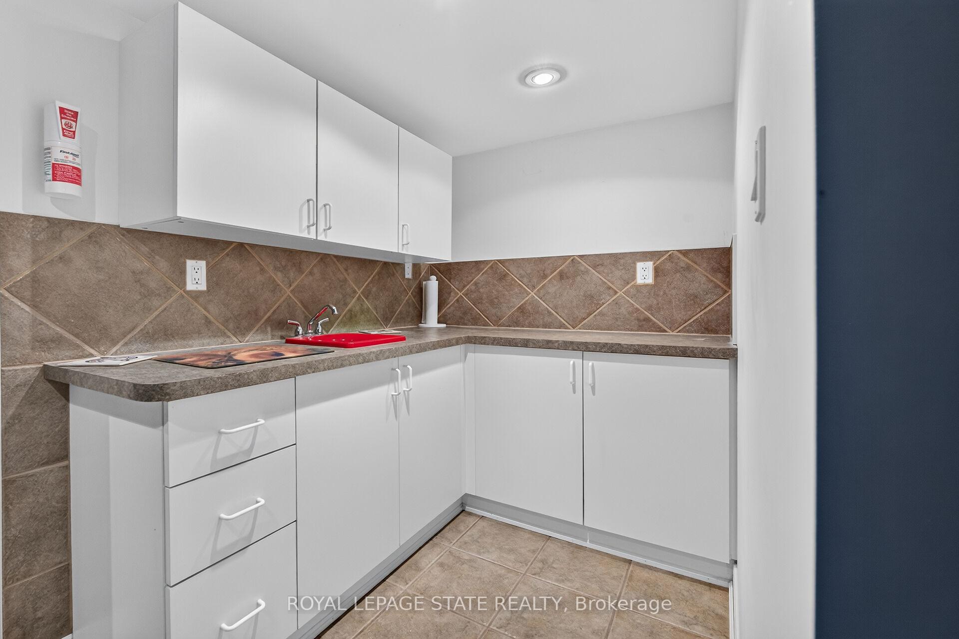 Photo 40 of 159 Thoroughbred Boulevard, Hamilton, Meadowlands — HOMEH