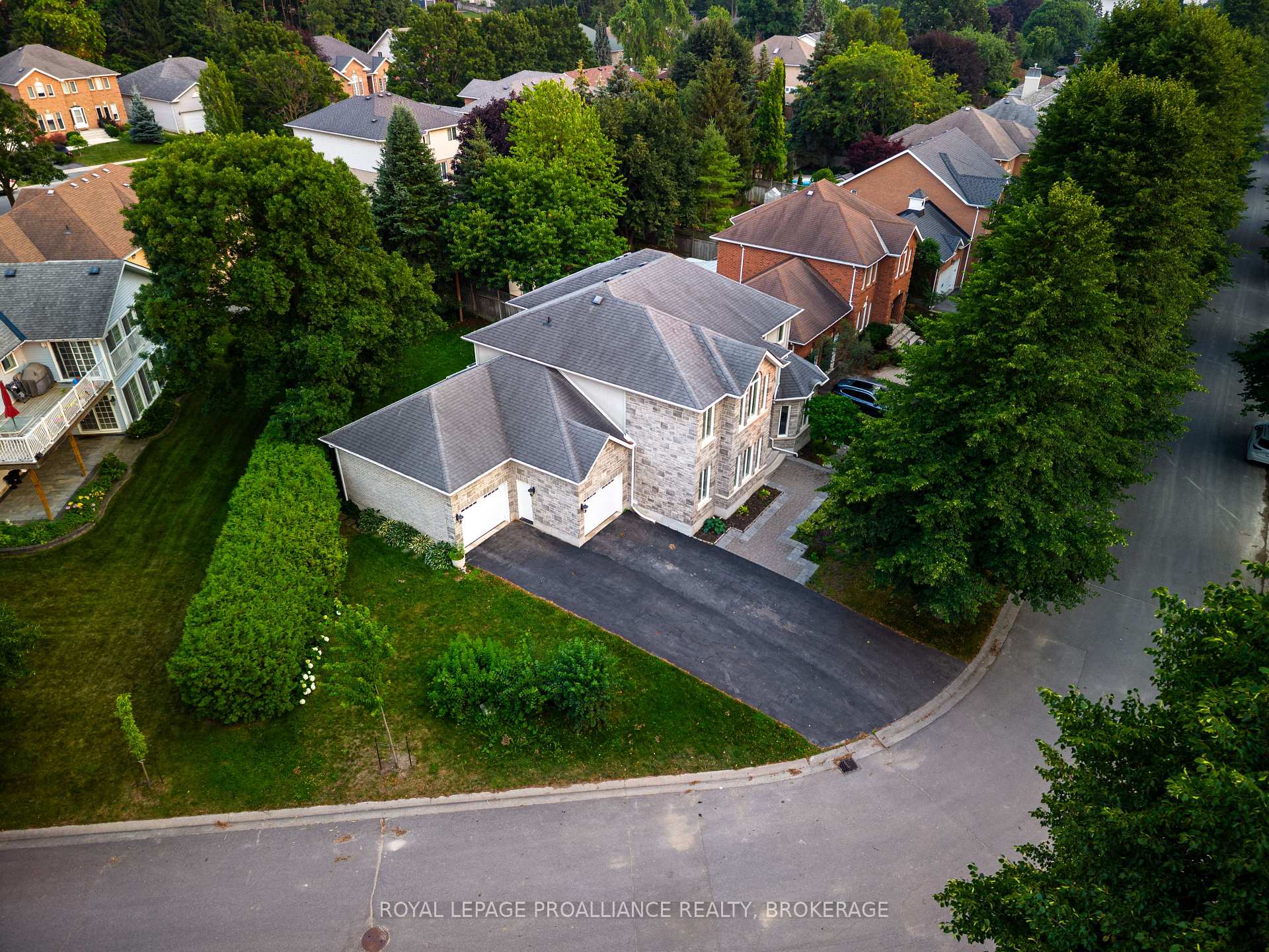 Photo 3 of 81 Kenwoods Circle, Kingston, Kingston East (Incl Barret Crt) — HOMEH
