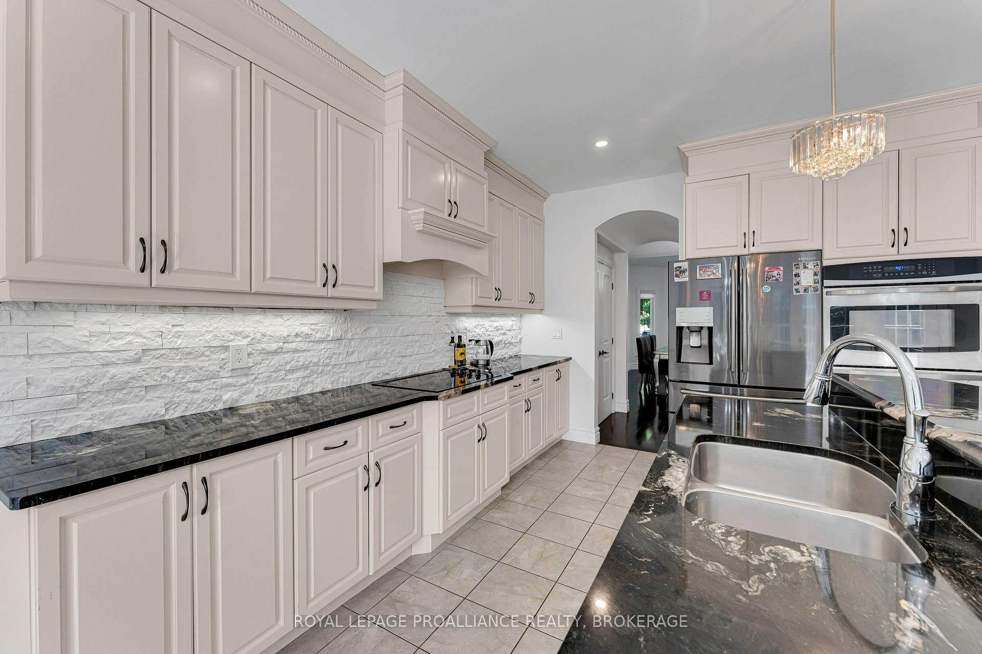 Photo 10 of 81 Kenwoods Circle, Kingston, Kingston East (Incl Barret Crt) — HOMEH