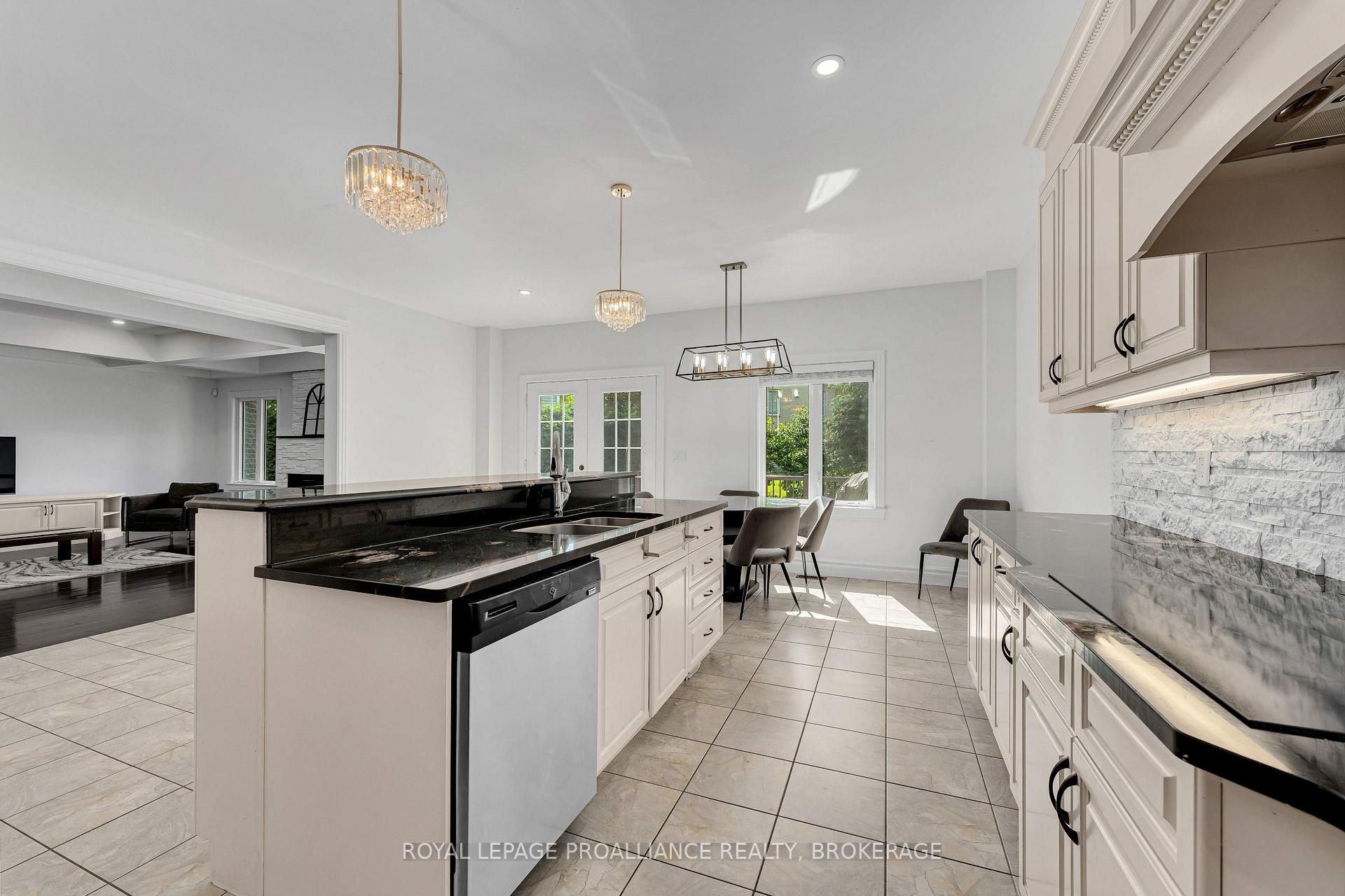 Photo 11 of 81 Kenwoods Circle, Kingston, Kingston East (Incl Barret Crt) — HOMEH