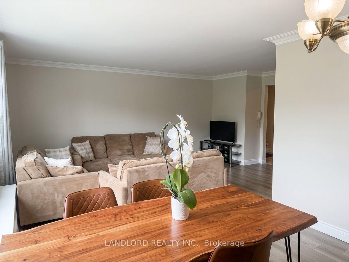 Photo 3 of Unit 5, 92 Trethewey Drive, North York, Beechborough-Greenbrook — HOMEH