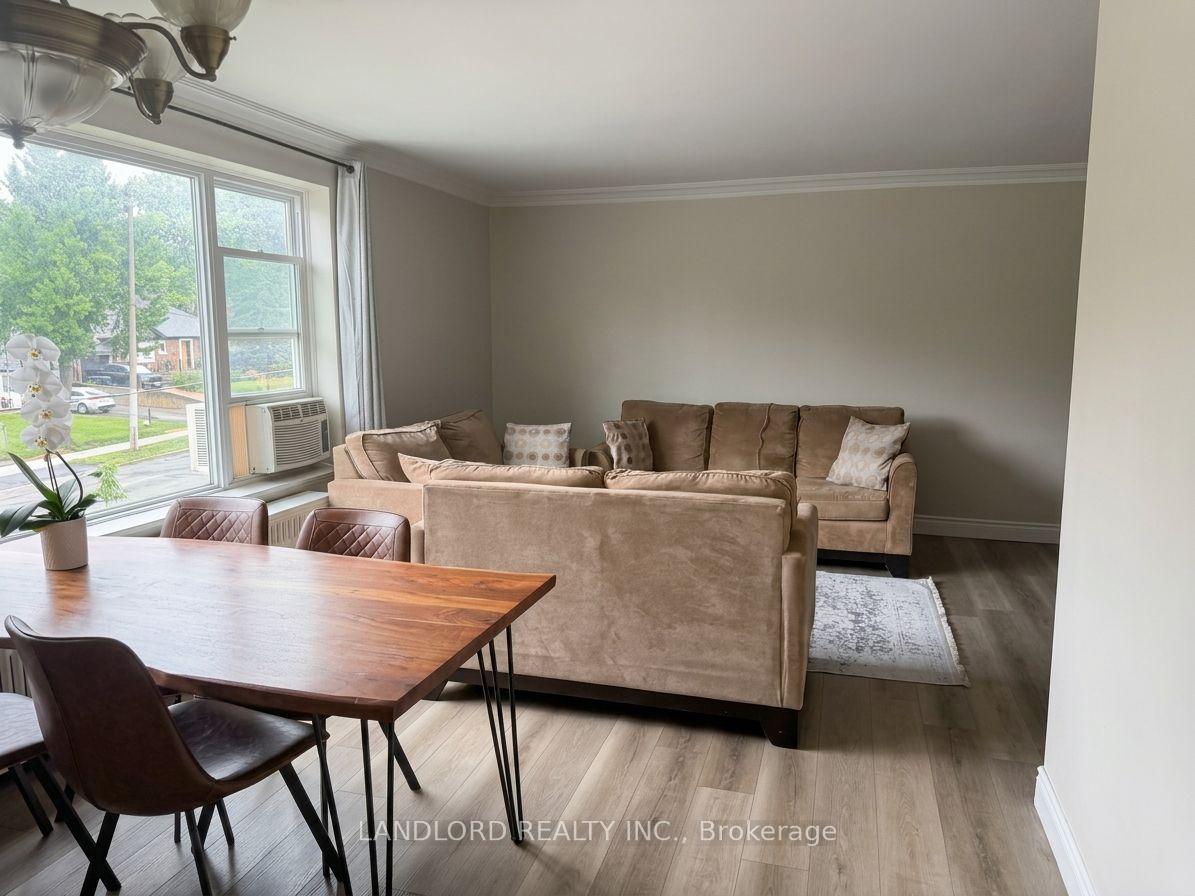 Photo 4 of Unit 5, 92 Trethewey Drive, North York, Beechborough-Greenbrook — HOMEH