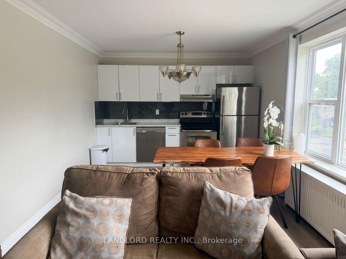 Photo 5 of Unit 5, 92 Trethewey Drive, North York, Beechborough-Greenbrook — HOMEH