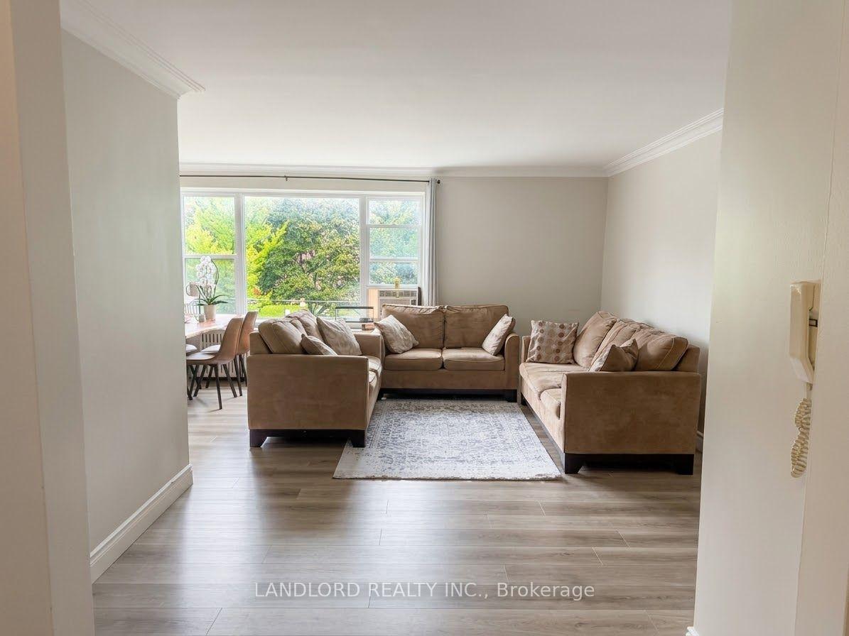 Photo 7 of Unit 5, 92 Trethewey Drive, North York, Beechborough-Greenbrook — HOMEH