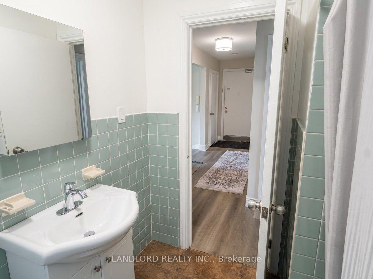 Photo 14 of Unit 5, 92 Trethewey Drive, North York, Beechborough-Greenbrook — HOMEH