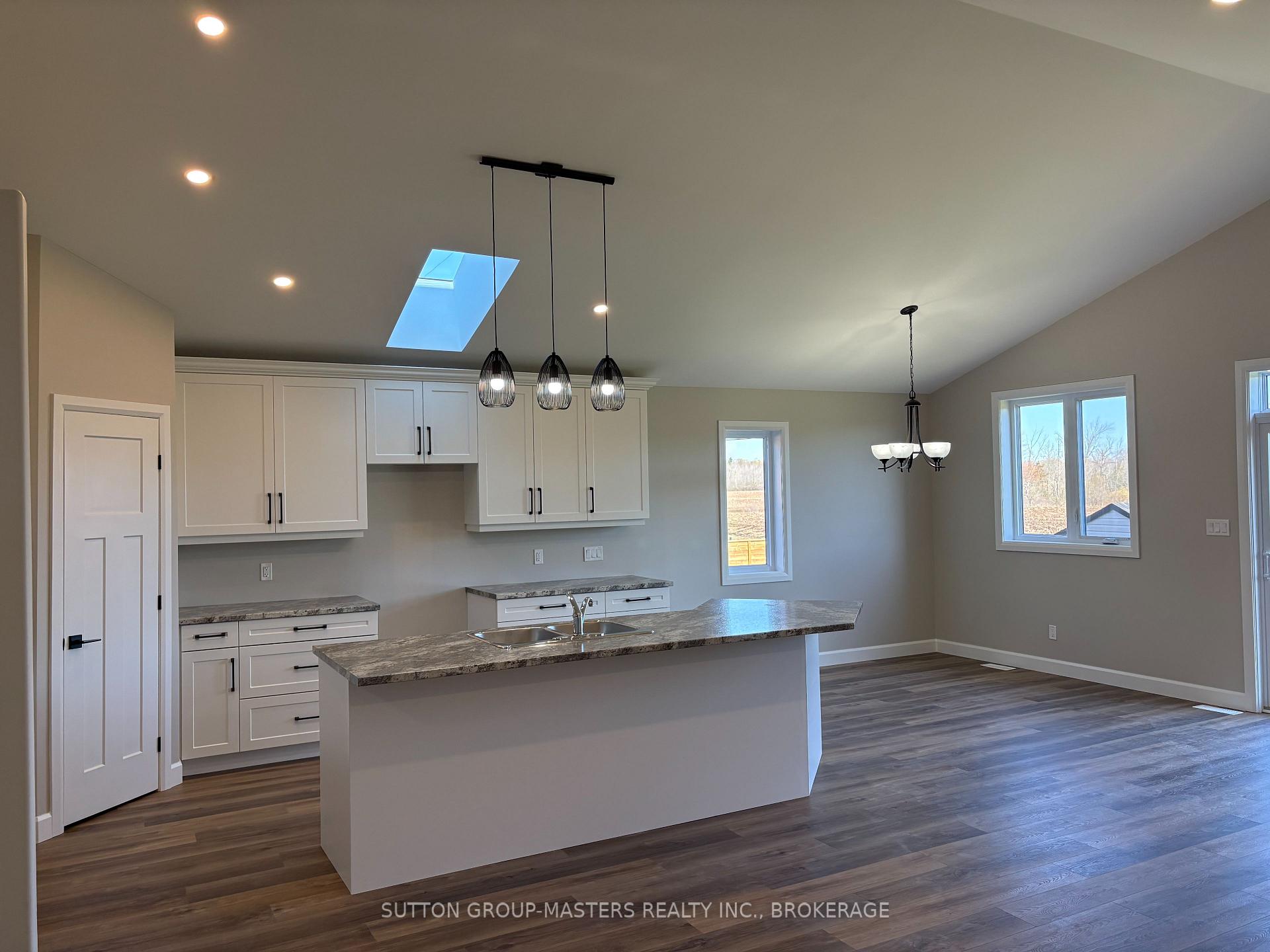 Photo 6 of 812 Windermere Drive, Kingston, City Northwest — HOMEH