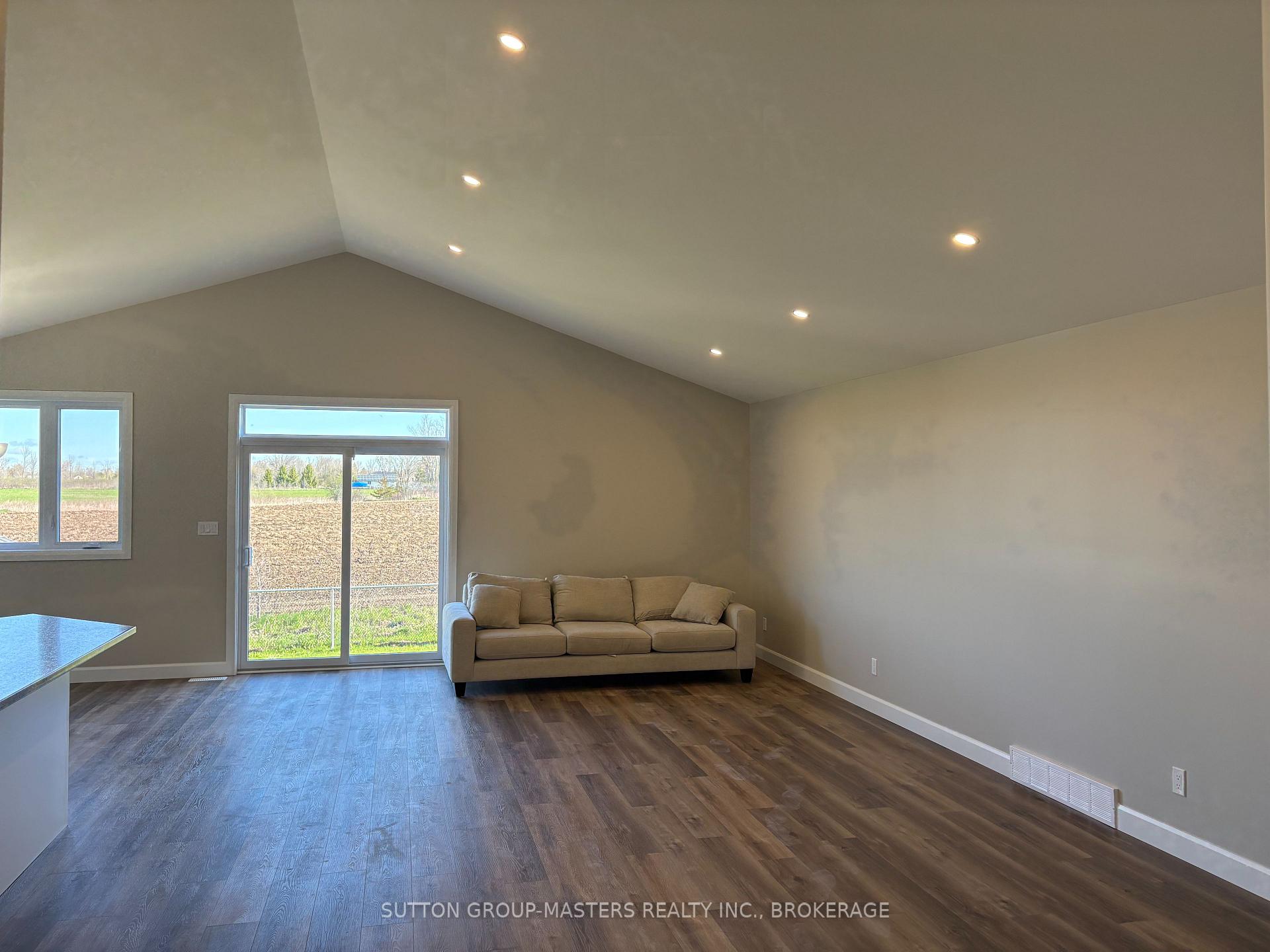 Photo 7 of 812 Windermere Drive, Kingston, City Northwest — HOMEH