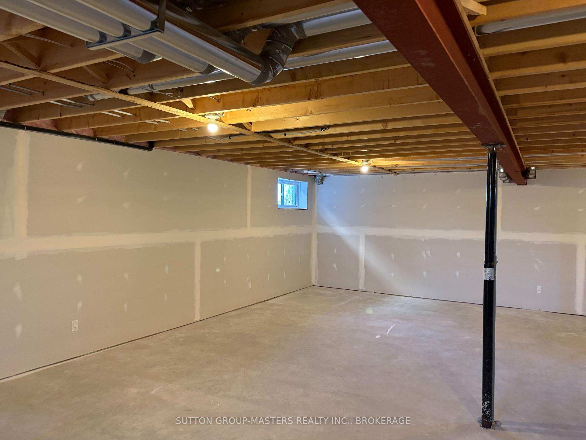 Photo 18 of 812 Windermere Drive, Kingston, City Northwest — HOMEH